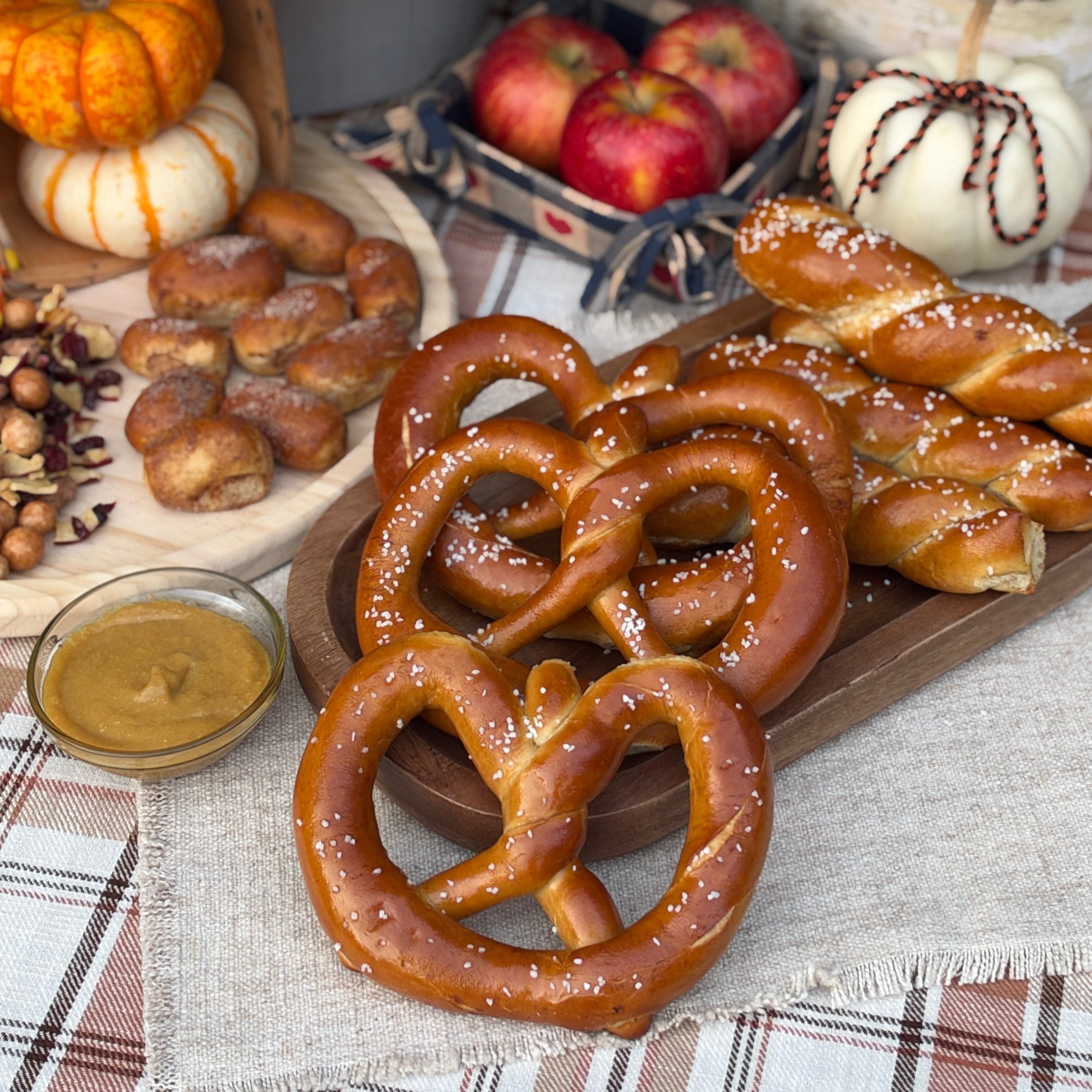 Pumpkin Pretzel Box (ships 10/26-10/28)